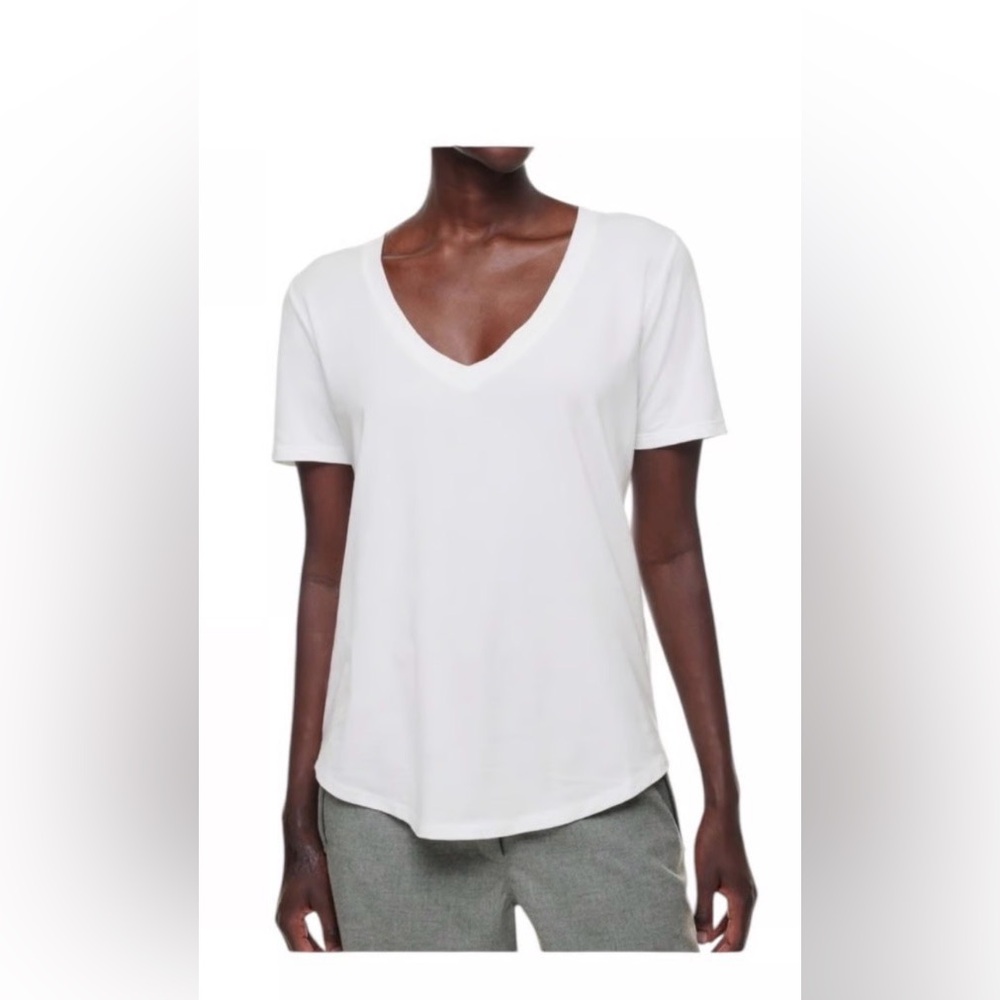 Aritzia Group by Babaton White V-Neck
T-Shirt/Short Sleeve Tee/ woman’s size M